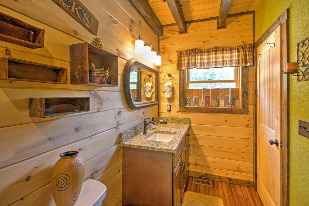 Scenic Fox Ridge Cabin On 4 Acres With Hot Tub! Whittier Екстериор снимка